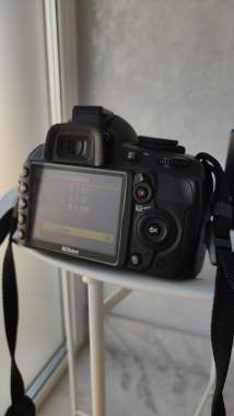 Зеркальный фотоаппарат Nikon 4