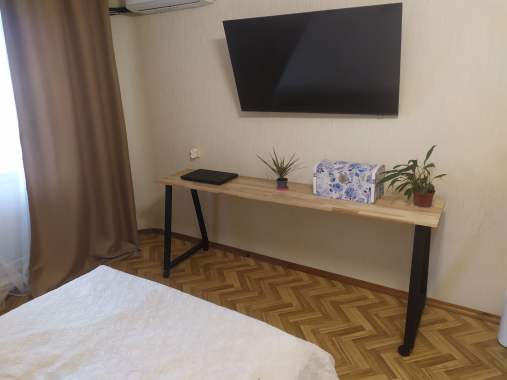 Приставной передвижнной стол под телевизор 0