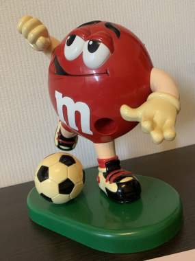 Винтажный диспенсер M&M's с футбольным мячом 0