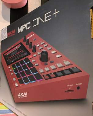 AKAI Professional MPC One+ Standalone sampler 0