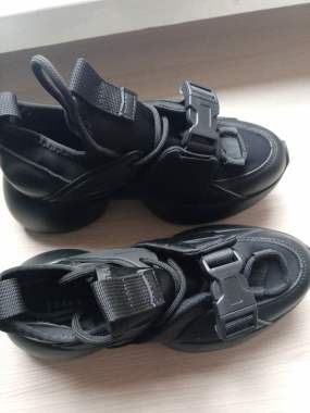Продаются кроссовки женские полностью новые, 37 р 0