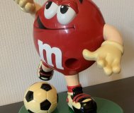Винтажный диспенсер M&M's с футбольным мячом