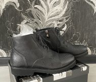 Продаются высокие ботинки