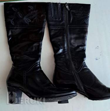 Сапоги осенние женские р. 35 (идут на р. 36), б. У 4