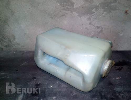 Бачок омывателя Audi 80 B2 0