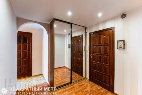 Продается 2-к. Квартира в отличном месте, с ремонтом 11