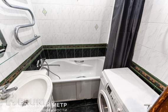 Продается 2-к. Квартира в отличном месте, с ремонтом 18