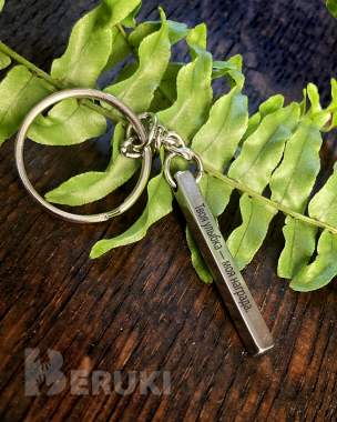 Брелок с гравировкой к любому празднику 3