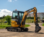 Аренда мини-экскаватора: гидробур, гидромолот