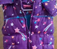 Куртка-жилетка фиолетовая в звезды на флисе на девочку, на 6-8лет, б. У