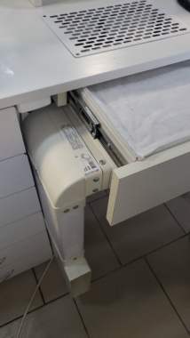 Маникюрный стол на 2 рабочих места, оборудованный 2