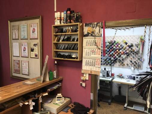 Требуется специалист по ремонту обуви.