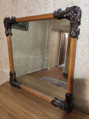 Зеркало настенное в рамке