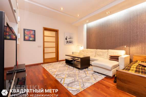 Продается 2-комнатная квартира в историческом центре 1