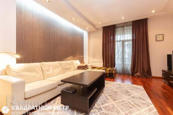 Продается 2-комнатная квартира в историческом центре 2