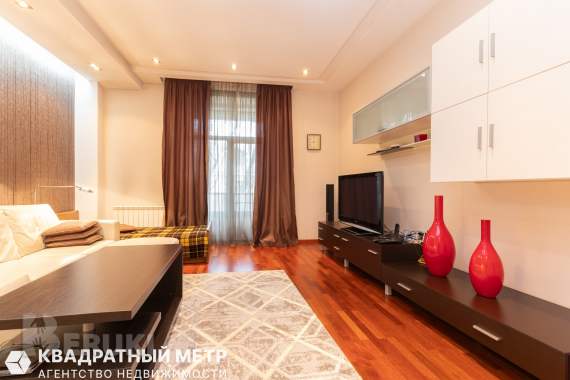 Продается 2-комнатная квартира в историческом центре 3