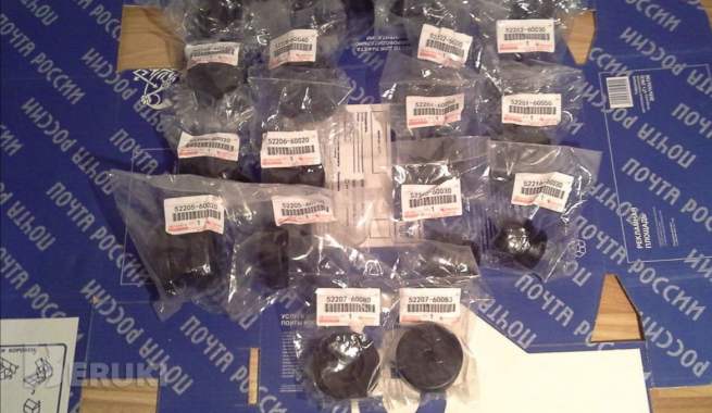 Подушки кузова toyota land cruiser-100, lx-470 с болтами втулками 0