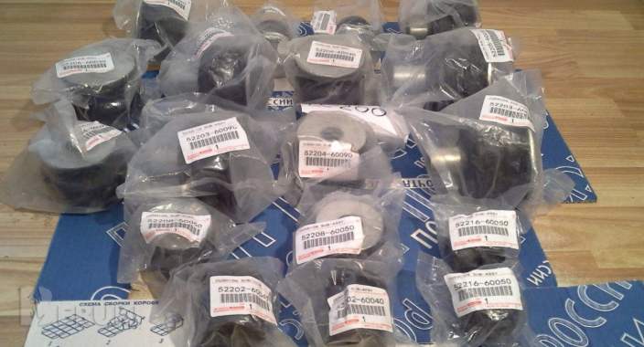 Подушки кузова toyota land cruiser 200, lx-570 с втулками, болтами 0