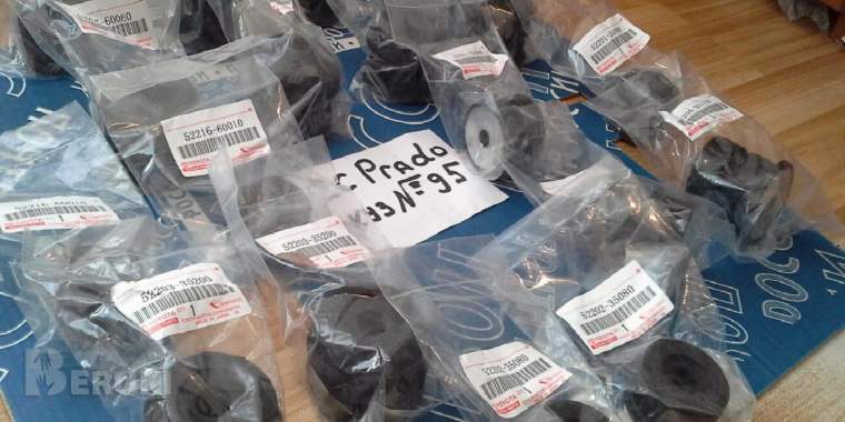 Подушки кузова toyota prado-95, с болтами, втулками, гайками 0