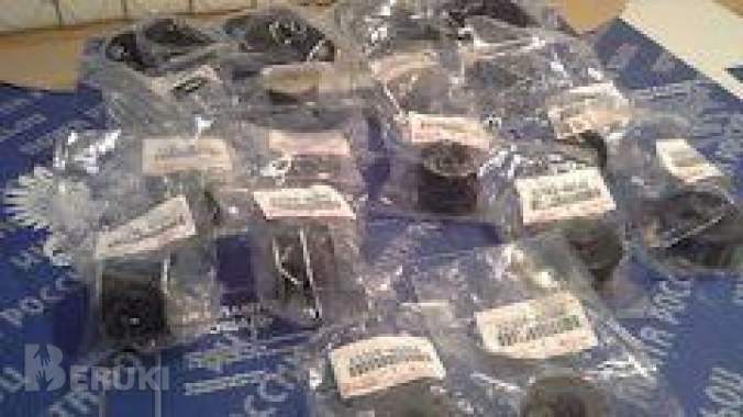 Подушки кузова toyota lc-80, с болтами, втулками, гайками 1