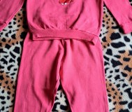 Пижамка-костюм красный с зайчихой на девочку 4-6лет, р. 110-116, б. У пару раз, ка