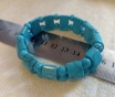 Браслет бусы на резинке бирюза 5,5 на 2 см