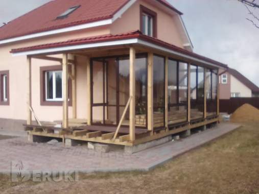 Водосток из металла необходим для отвода талых вод 0