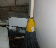 Метла пластиковая 140 см с черенком для листьев