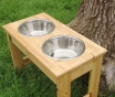 Подставка с мисками для кормления собак. 