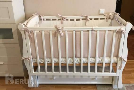 Продам детскую кроватку «кубаночка 4» лель с маятниковым механизмом 0