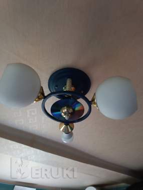 Люстра потолочная 3 плафона без 1 плафона или на запчасти 1