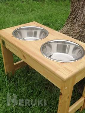 Подставка с мисками для кормления собак. 0