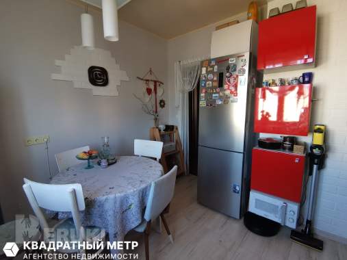 Продается просторная 3-комнатная квартира 8