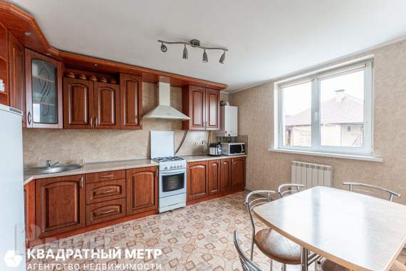 Продается дом с большим участком в 700 метрах от мкад 1