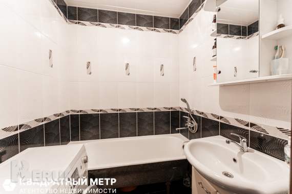 Продается дом с большим участком в 700 метрах от мкад 12