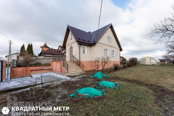 Продается дом с большим участком в 700 метрах от мкад 25