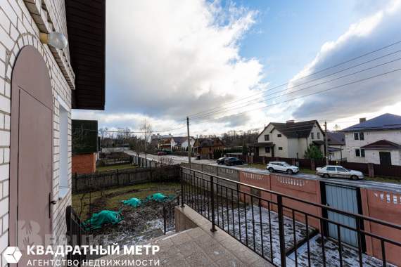 Продается дом с большим участком в 700 метрах от мкад 26